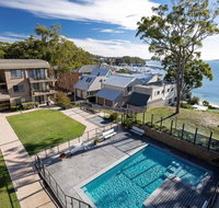 6 'The Poplars' 34 Magnus Street - fabulous views  pool in complex - Mackay Tourism