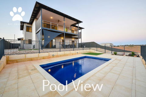 6 Corella Court - PRIVATE JETTY & POOL - Mackay Tourism 0