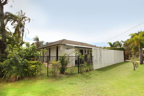 6 Petrie Ave, Marcoola, Pet Friendly, Linen Supplied - Mackay Tourism 2