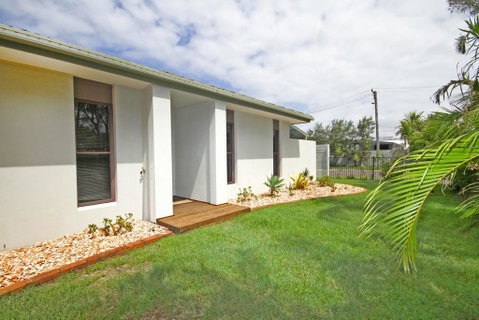 6 Petrie Ave, Marcoola, Pet Friendly, Linen Supplied - Mackay Tourism 1