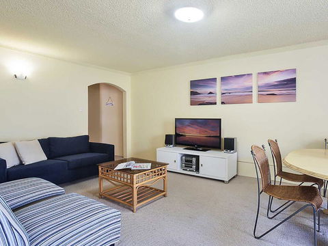 7 'Amaroo' 8 Ondine Close - Fantastic 2 Bedroom Unit So Close To The Waters Edge - Mackay Tourism 2