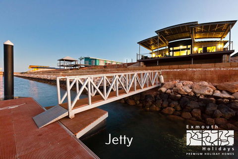 7 GNULLI - PRIVATE JETTY - Mackay Tourism 1