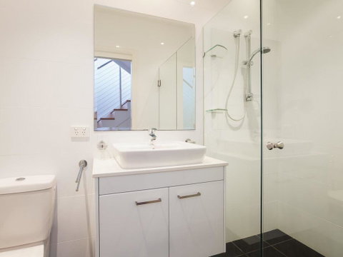 7 Judith Street - Stunning Duplex With Ducted Air - Mackay Tourism 3