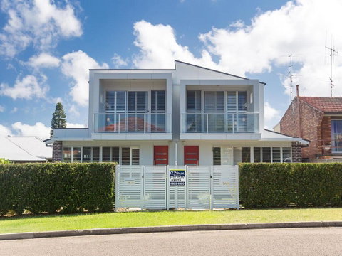 7 Judith Street - Stunning Duplex With Ducted Air - Mackay Tourism 0
