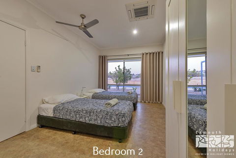 78 Madaffari Drive - PRIVATE JETTY And Pool - Mackay Tourism 0