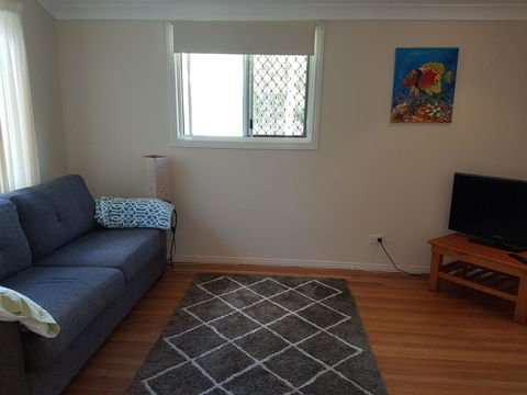 8 Hakea Place - Family Home On A Quiet Street, Close To Beach & Shops, Pet Friendly - Mackay Tourism 3