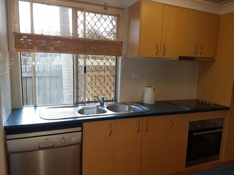 8 Hakea Place - Family Home On A Quiet Street, Close To Beach & Shops, Pet Friendly - Mackay Tourism 2