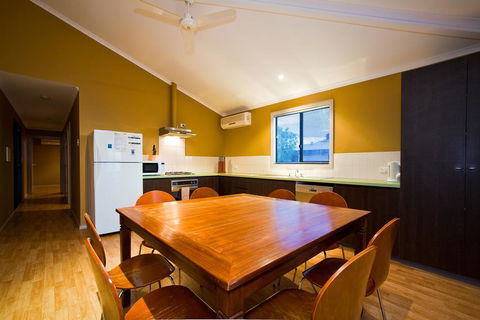 9 Skipjack Circle - Lovely Pet-Friendly Holiday Home With A Breezeway - Mackay Tourism 3