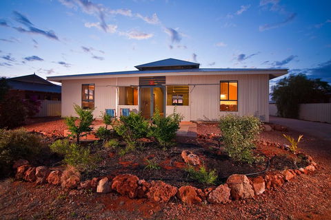 9 Skipjack Circle - Lovely Pet-Friendly Holiday Home With A Breezeway - Mackay Tourism 0