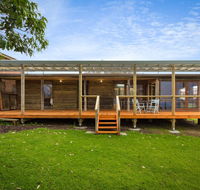 98 Ocean Parade - Rustic Log Cabin - Mackay Tourism