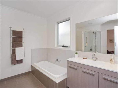 A Beautiful Beach House Torquay - Mackay Tourism 3