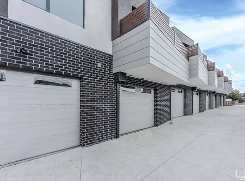 A Brand New Private Townhouse - Mackay Tourism 1