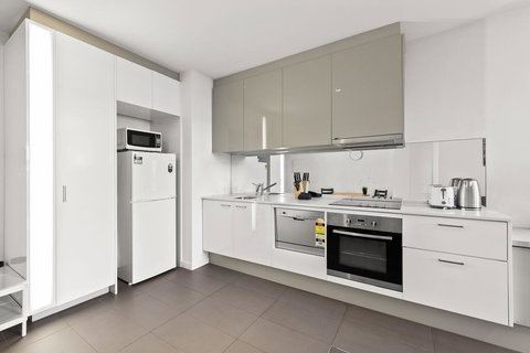 A Bright & Airy CBD Apt Next To Southern Cross - Mackay Tourism 2