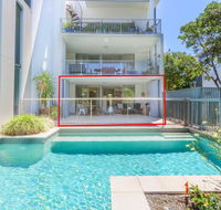 A Deluxe Swim Up - Drift Apartments South - Mackay Tourism