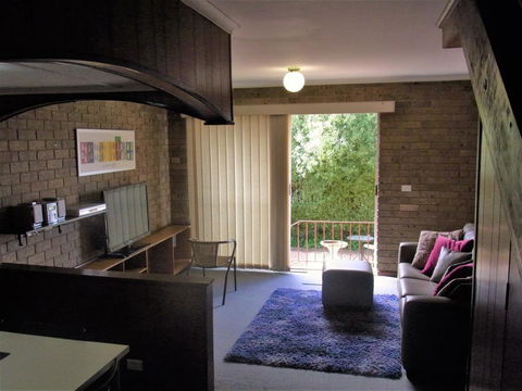 A Furnished Townhouse In Goulburn - Mackay Tourism 0