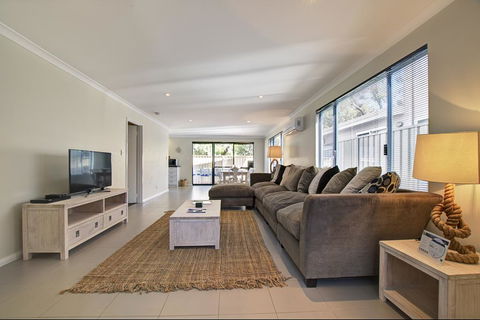 A Little Luxury In Town - Mackay Tourism 3