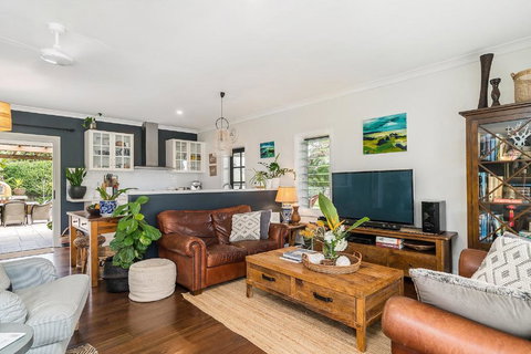 A PERFECT STAY - Byron Hills Hinterland Retreat - Mackay Tourism 2