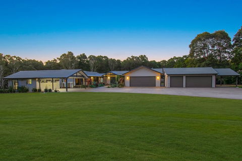 A PERFECT STAY - Lennox Unique Coastal Retreat - Mackay Tourism 2