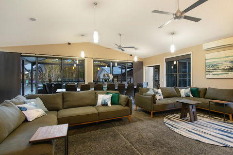 A PERFECT STAY - Lennox Unique Coastal Retreat - Mackay Tourism 3
