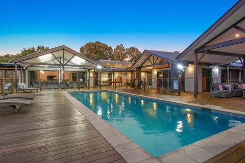 A PERFECT STAY - Lennox Unique Coastal Retreat - Mackay Tourism 0