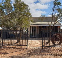 A real bush retreat. Kangas Emus  Starry Skies. - Mackay Tourism