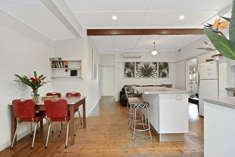 A SWEET ESCAPE - Byron Surf Cottage - Walk To Byron - Mackay Tourism 3