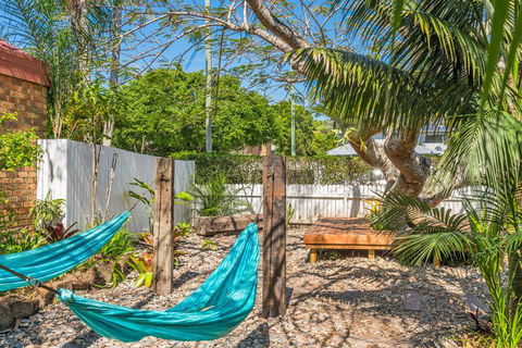 A SWEET ESCAPE - Byron Surf Cottage - Walk To Byron - Mackay Tourism 1