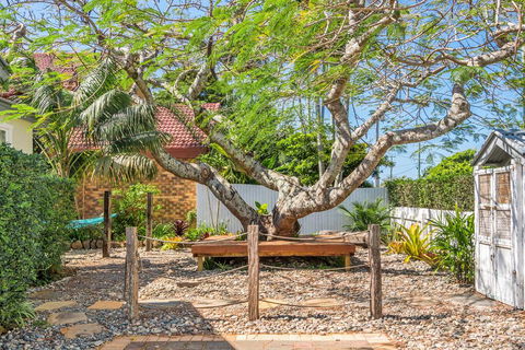 A SWEET ESCAPE - Byron Surf Cottage - Walk To Byron - Mackay Tourism 0
