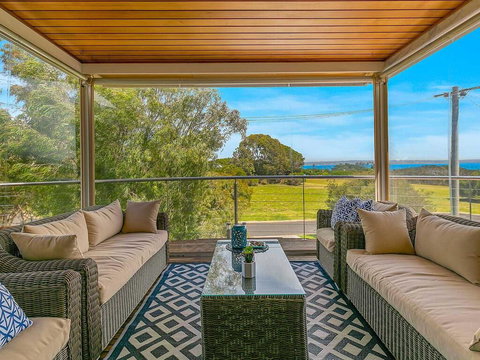 A Wave From It All - Mackay Tourism 1