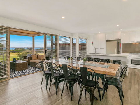 A Wave From It All - Mackay Tourism 2