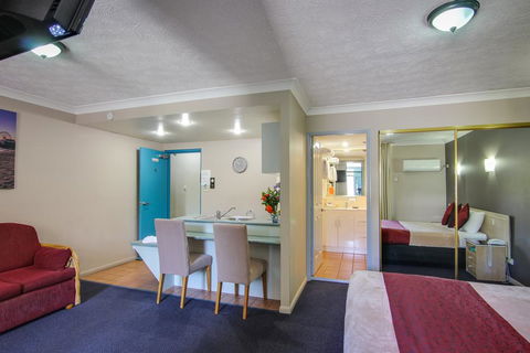 AAA Airport Albion Manor Apartments And Motel - Mackay Tourism 2