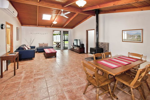 Abbey Beach Shack - Mackay Tourism 1