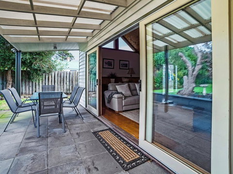 Abrahams On Bank - Mackay Tourism 1