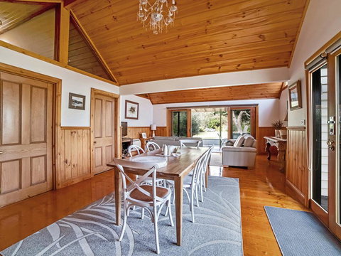 Abrahams On Bank - Mackay Tourism 0