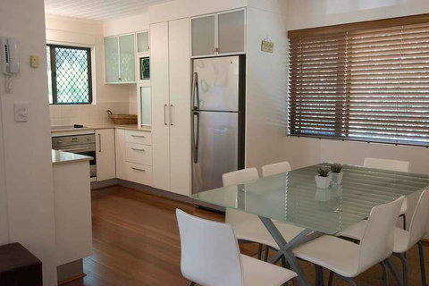 Absolute Beachfront - Mooloolaba - Mackay Tourism 1