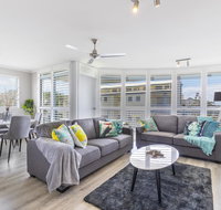 Absolute beachfront penthouse Castaways Beach - Mackay Tourism