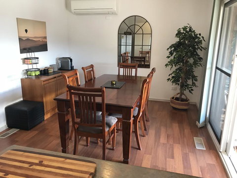 Acacia House - Central Healesville - Yarra Valley - Mackay Tourism 2