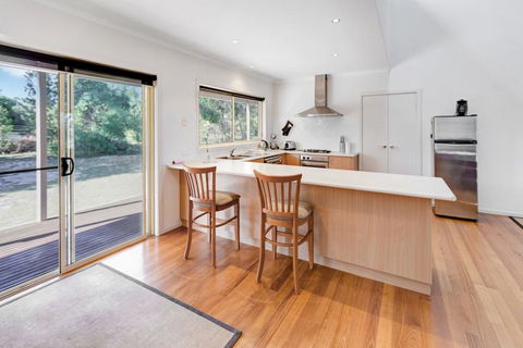 Acacia Lakehouse - The Lake At Your Doorstep - Mackay Tourism 3