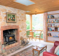 Adelaide Hills 'Camellia Cottage' - WiFi - Mackay Tourism