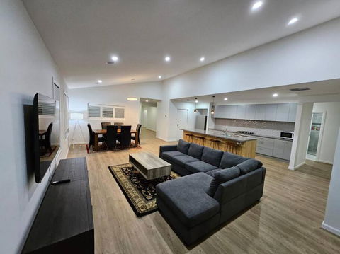 E 4 Room Retreat Family Friendly - Mackay Tourism 0