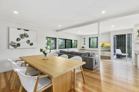 Duke St Convenience At Your Doorstep Beach Living In The Heart Of The Village Close To Cafes Ocean Glimpse - Mackay Tourism 2