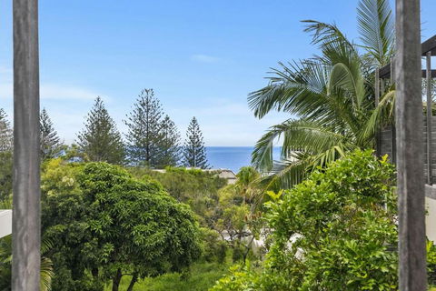 Duke St Convenience At Your Doorstep Beach Living In The Heart Of The Village Close To Cafes Ocean Glimpse - Mackay Tourism 0