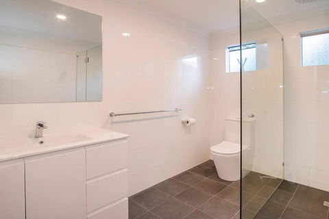Eagle Bay Summerhaus - Mackay Tourism 2