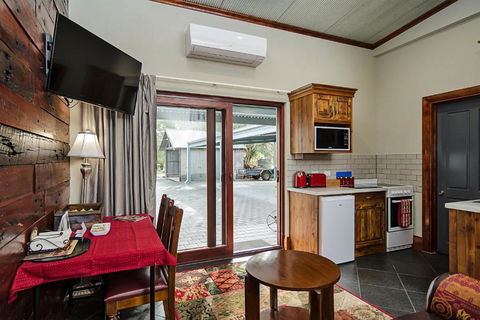 Eagle Foundry Bed & Breakfast - Mackay Tourism 3