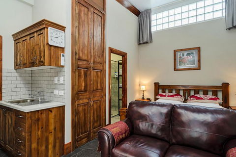 Eagle Foundry Bed & Breakfast - Mackay Tourism 1