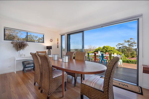 EAST52A - Lake Views - Mackay Tourism 3