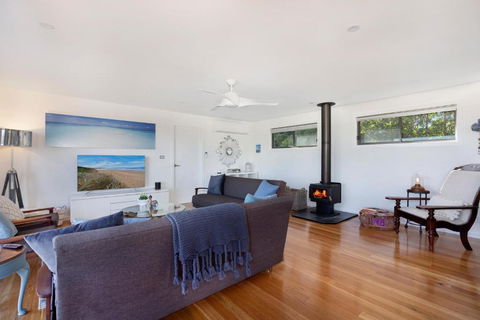 EAST52A - Lake Views - Mackay Tourism 1