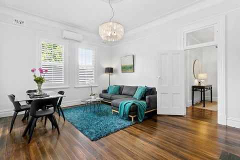 EDW19 - Stylish 2-Bed, 2-Bath Townhose In Drummoyne - Mackay Tourism 3