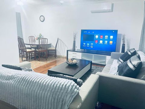 Elegant And Spacious Home + Gym - Mackay Tourism 0