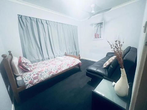 Elegant And Spacious Home + Gym - Mackay Tourism 4